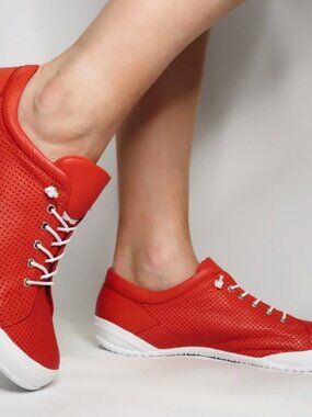 NWT size 40 (US 9) Gelato sneakers.